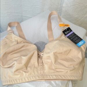 NWT nude colored Bali Classic Support Women's Soft Bra. Size 42 DD